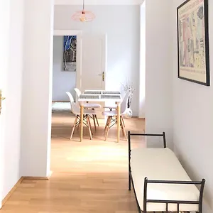 Classic, Modern&charming! 7min To Vienna's Center! Apartament Wiedeń